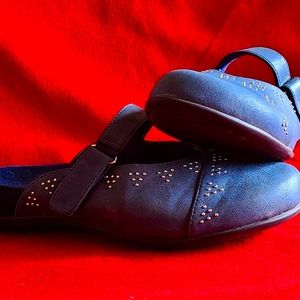 Vionic women's clog shoe - size 8